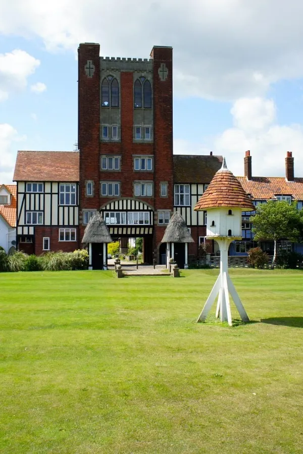 Architecture with Nature: Biophilic Design in Country Clubs